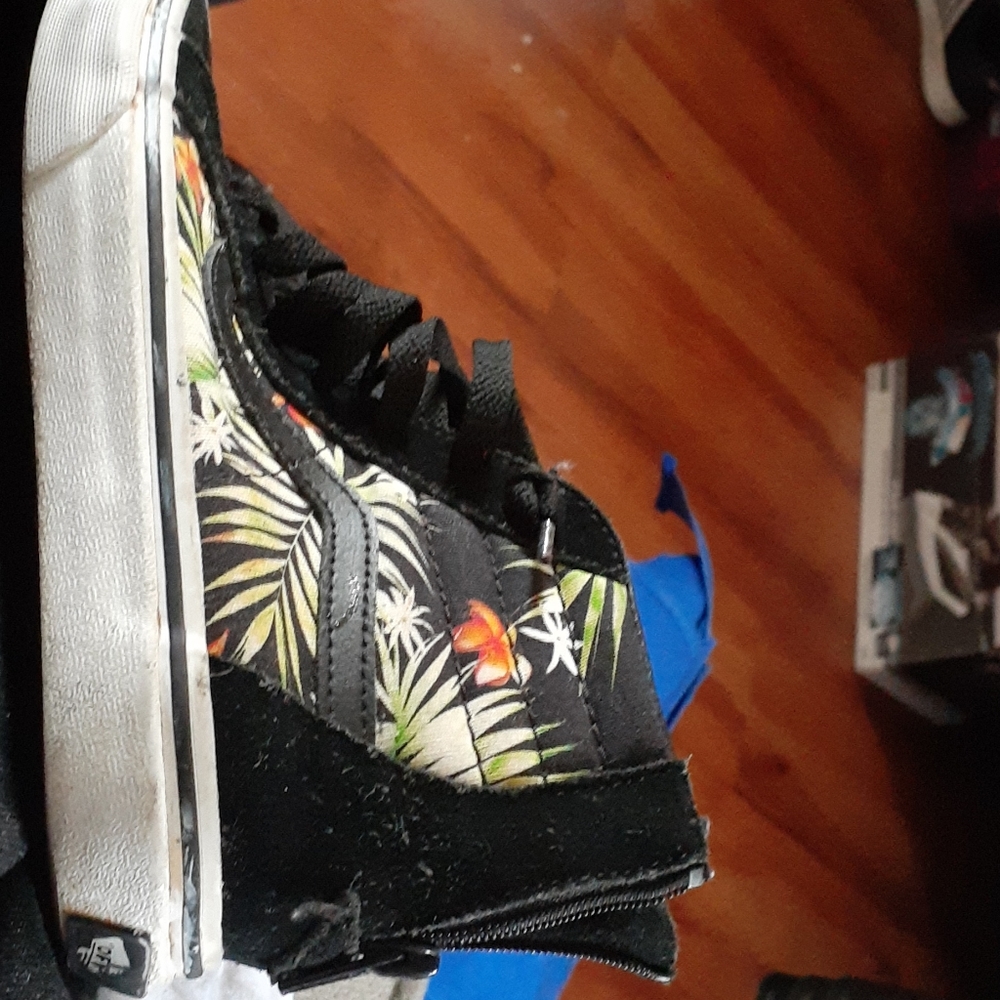 Van's zippered tropical